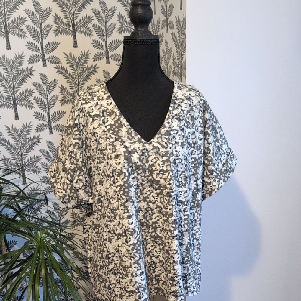 Melloday Grey, White, & Blue Patterned Top